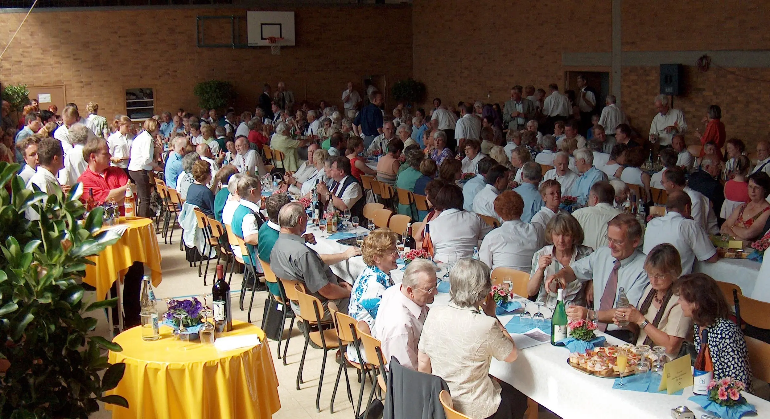 Festveranstaltung am 19. Juni 2005 in der Turnhalle von Kallstadt